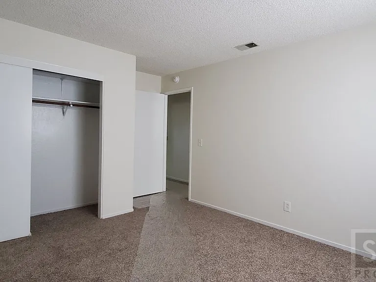 812 Emerald Ct — Photo 17
