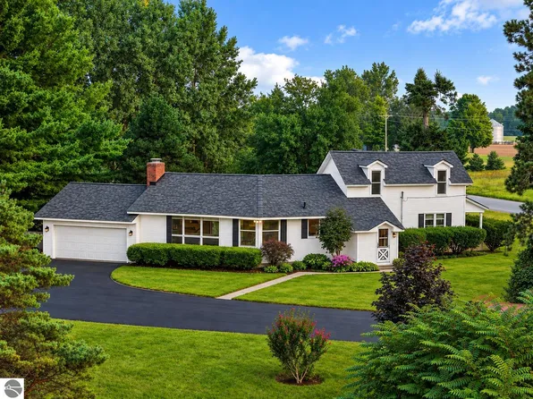 425 Garfield Rd S, Traverse City, MI 49696