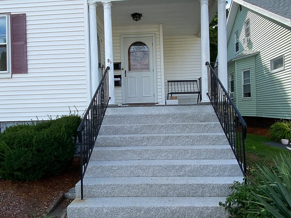 81 Sunnyside Ave #1