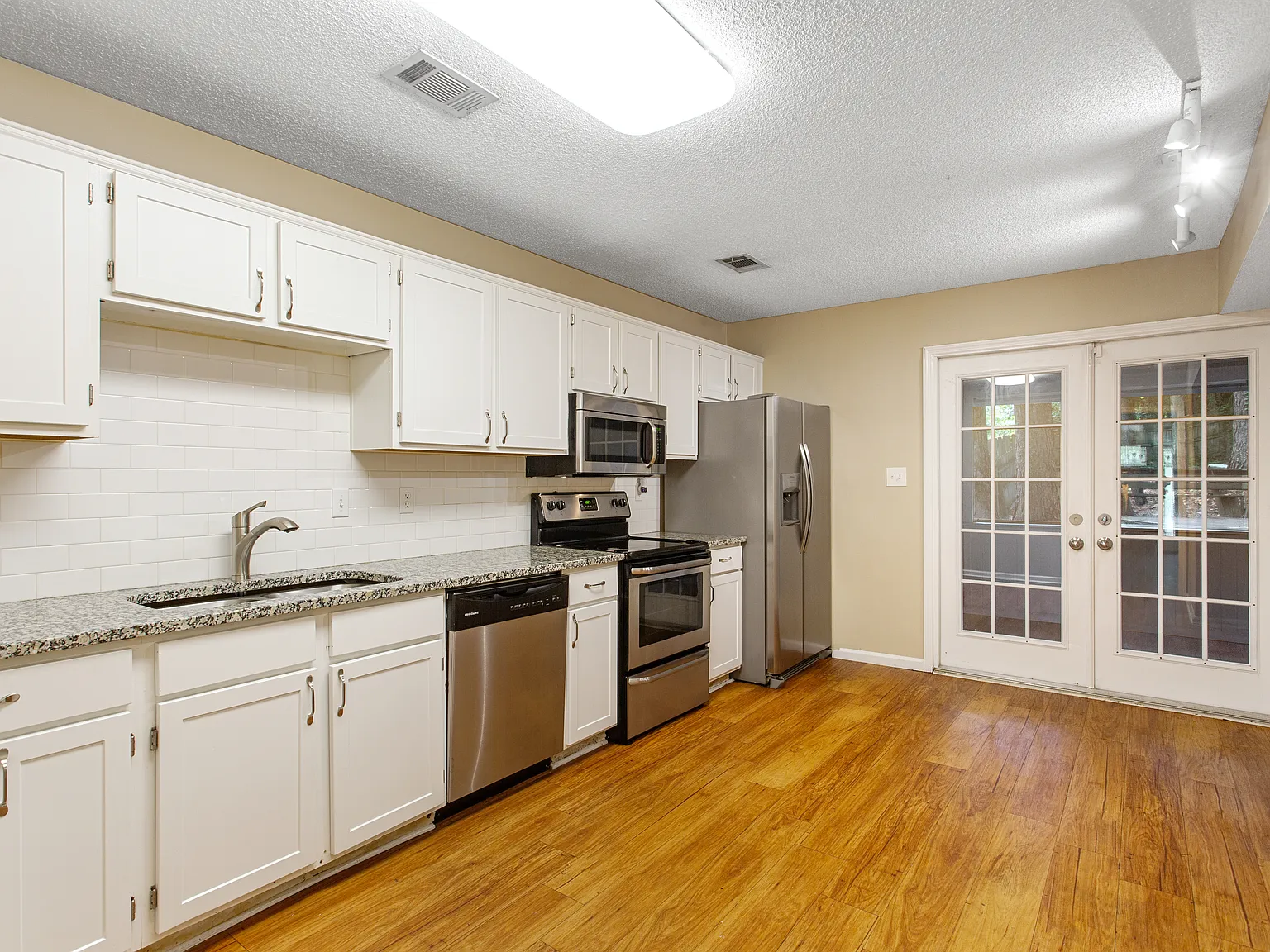 3 bed, 1550 sqft, $2,100 — Photo 2