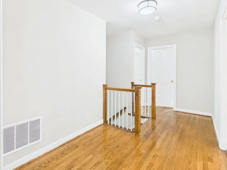 1519 Chauncey Ln — Photo 37