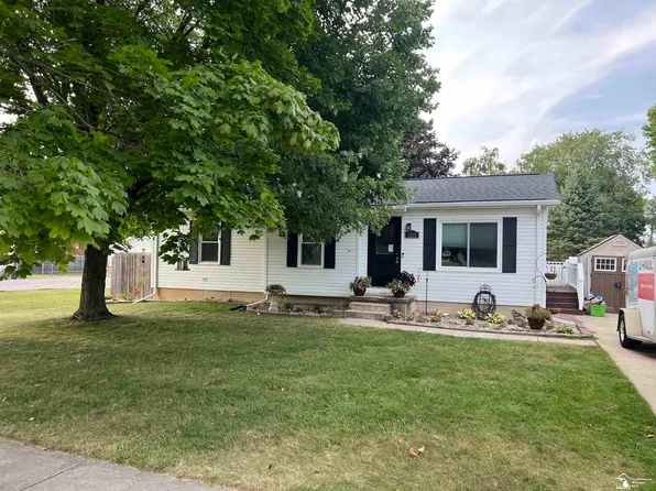 1205 Sunset Dr, Tecumseh, MI 49286