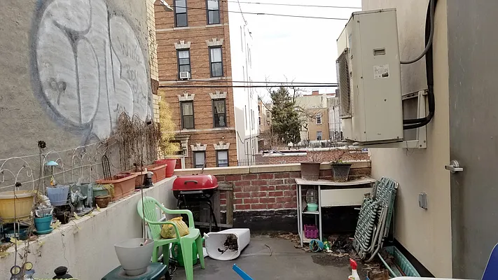 Rented by MCR Realty | media 19