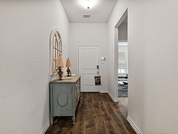 5th image of 712 Rawhide Way