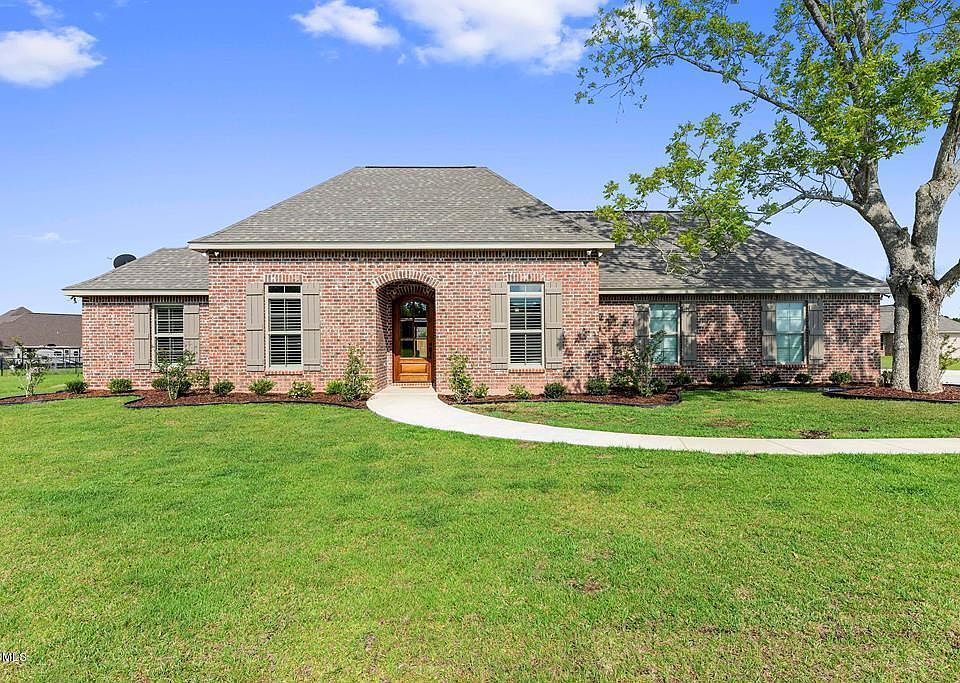 1st image of 10 Copperfield Ln