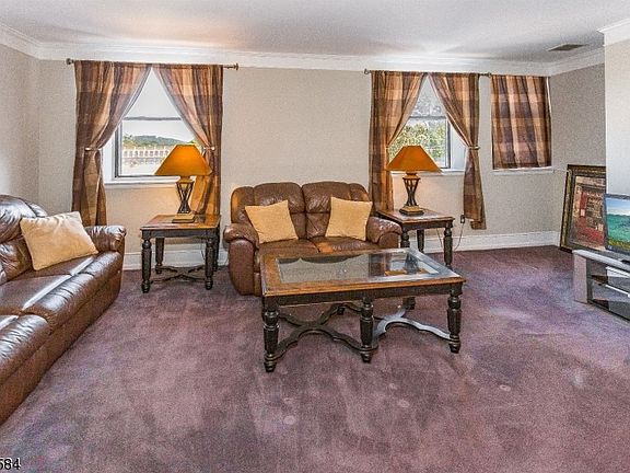 4th image of 124 E Main St APT 315
