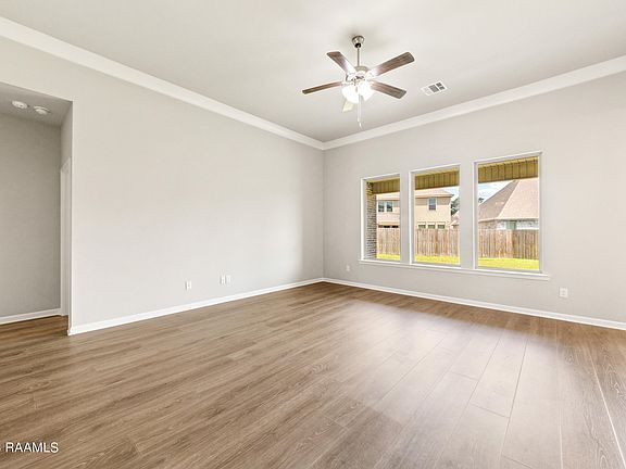 5th image of 112 Deer Lake Ln