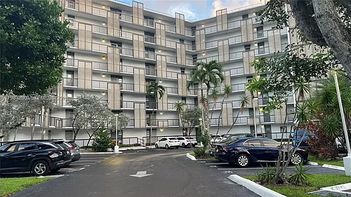 20500 W Country Club Dr Photo 1