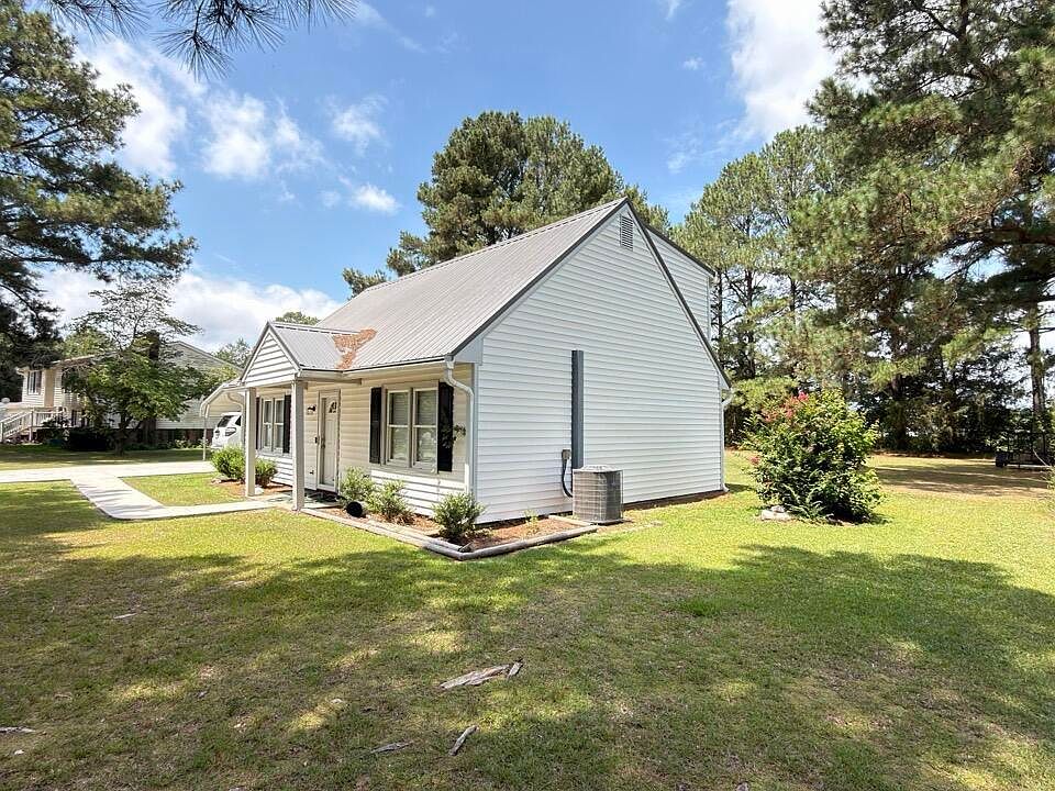 1st image of 2704 Stoneybrook Rd