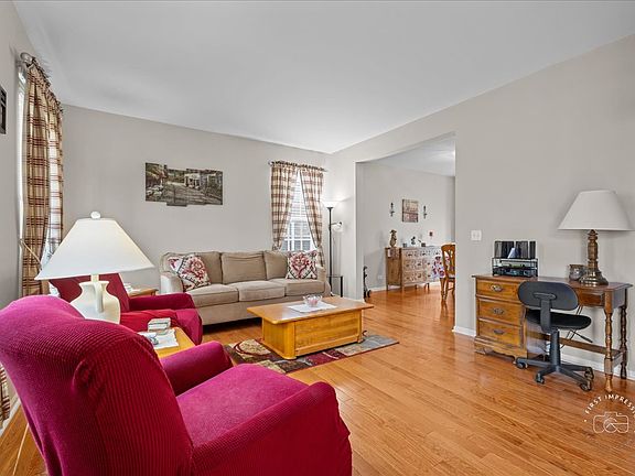 4th image of 259 Chatsworth Ave