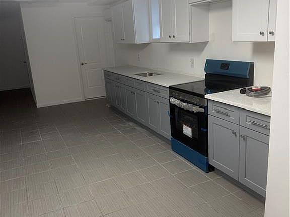 3rd image of 195 Broad St