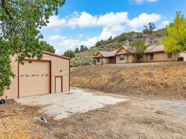 25900 Cumberland Rd, Tehachapi, CA 93561