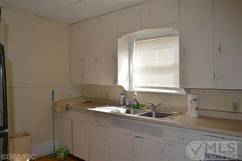 5th image of 134 E Stockbridge Ave