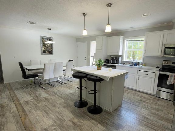 4th image of 1401 SW 65th Way