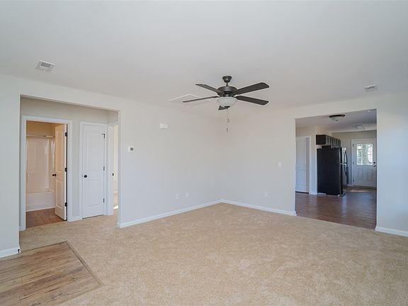 5th image of 578 Brawley St