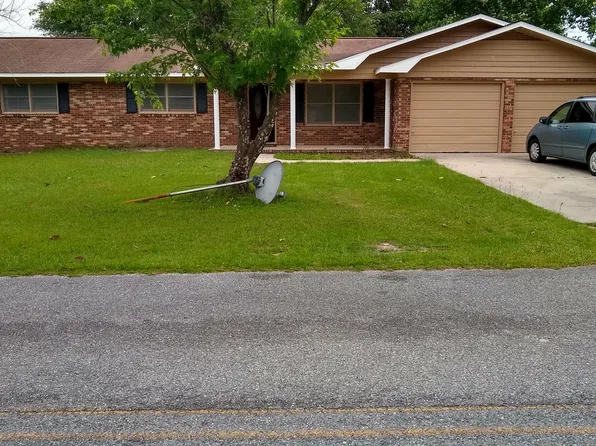 1205 Waters Dr, Vidalia, GA 30474
