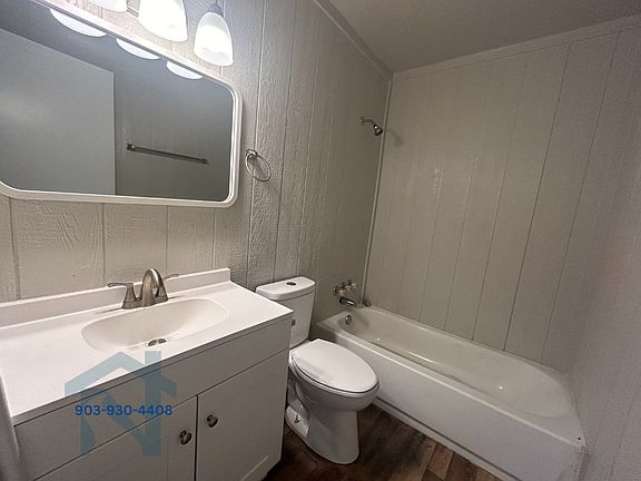 5th image of 302 Houston St #11
