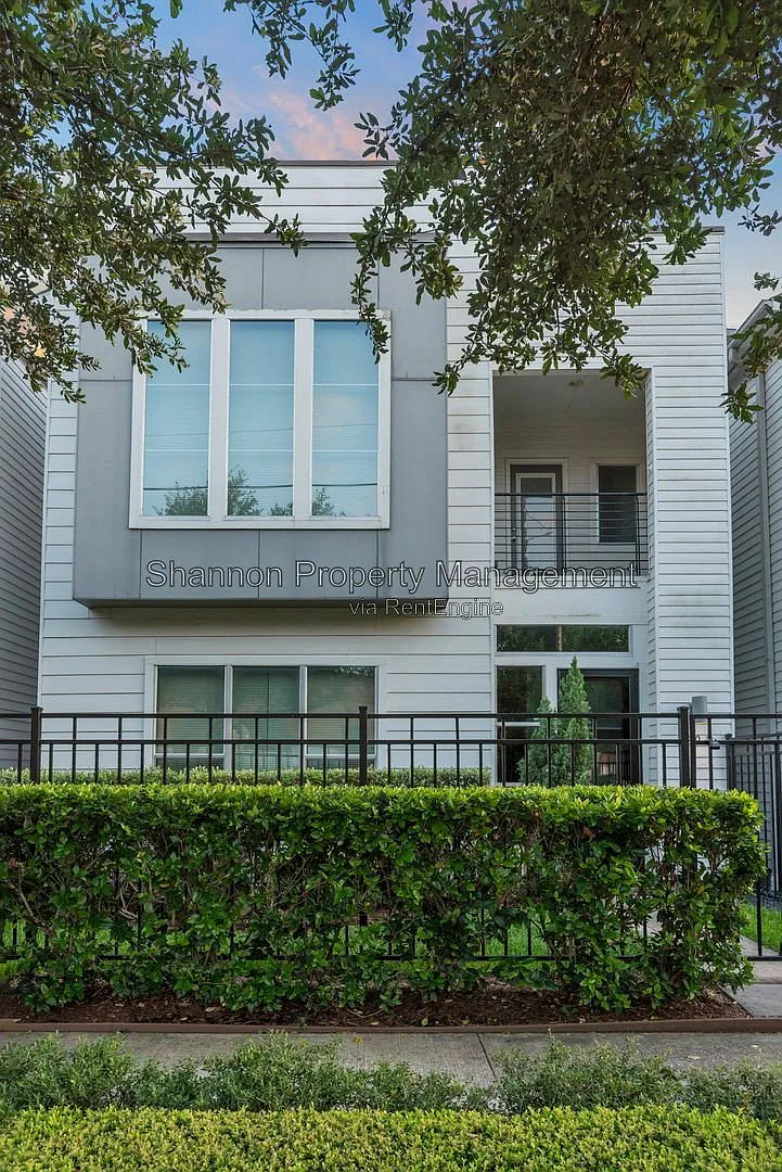 2 bed, 2.5 bath, 1630 sqft, $2,450 — Photo 3