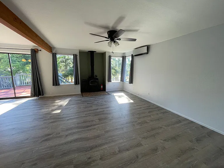 2061 NE 9th Ave — Photo 7