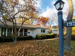 1955 Garland Ave, Highland Park, IL 60035