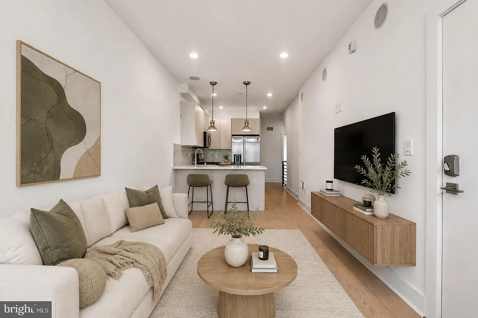 3 bed, 1000 sqft, $2,300 — Photo 1