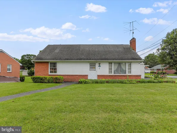 18315 Summerlin Dr, Hagerstown, MD 21740