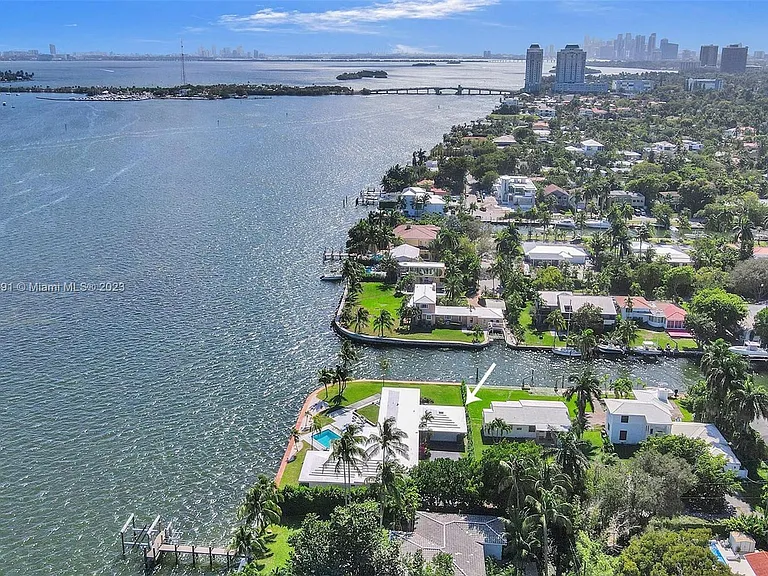 9101 N Bayshore Dr — Photo 37