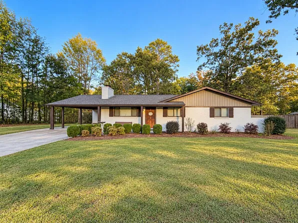 110 Winchester Dr, Amory, MS 38821