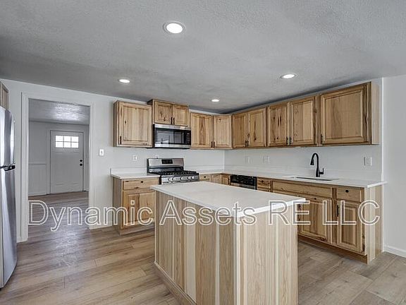 2nd image of 410 Fieldcrest Dr