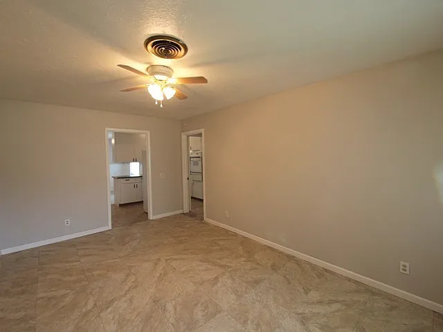 708 Jefferis Ave — Photo 2