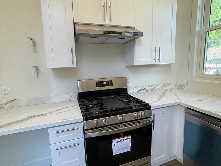 1120 Oak St #3 — Photo 8