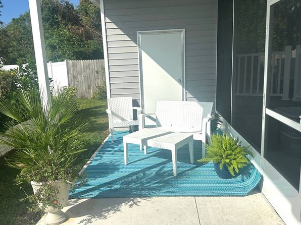 31C Lake Breeze Dr, Tavares, FL 32778