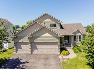 11940 Mayview Curv, Lindstrom, MN 55045