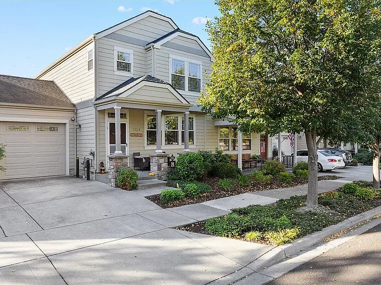2238 Abbott Ave — Photo 3