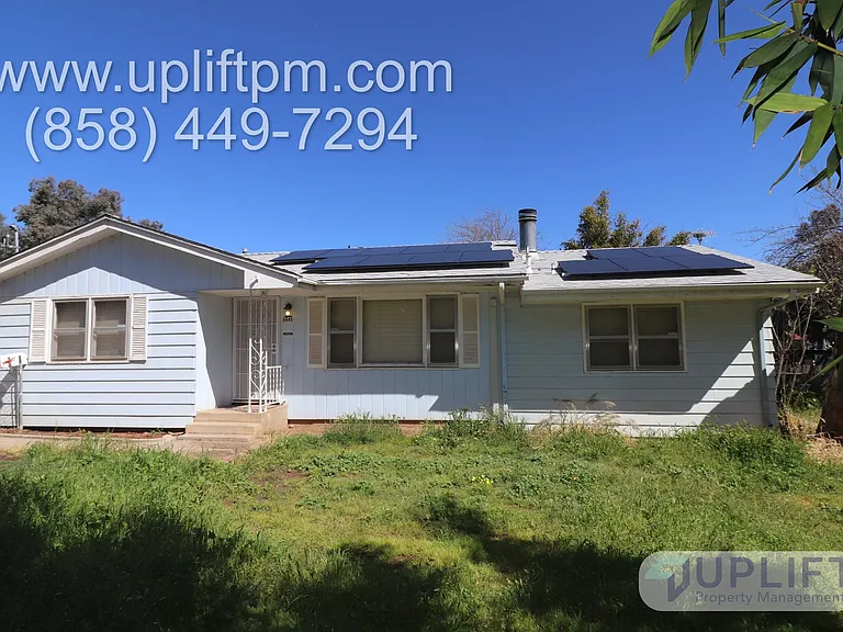 1441 Cedar St — Photo 2