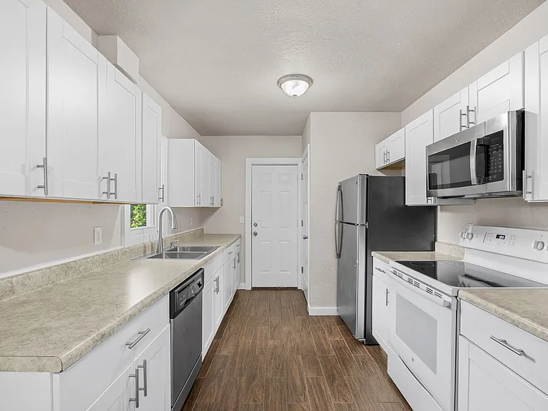 2900 Oxford St — Photo 10