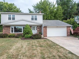 3396 Lotus Ln, Seven Hills, OH 44131