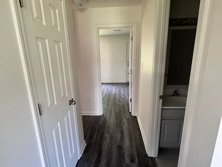 100 E Lauren Rd — Photo 12
