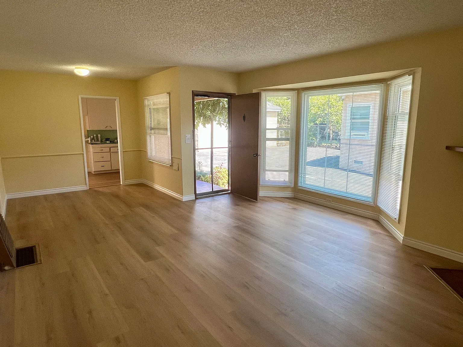 2 bed, $2,400 — Photo 4
