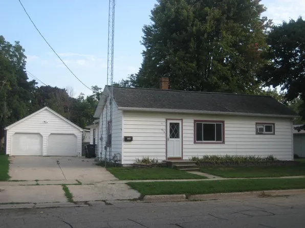 554 Scott St, Ripon, WI 54971