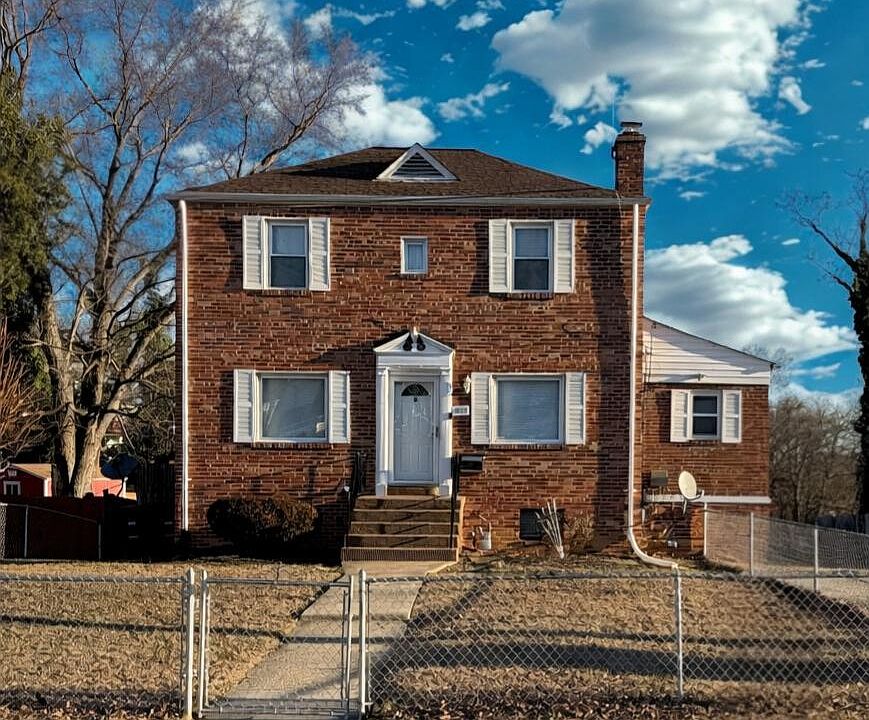 1st image of 4913 Russell Ave