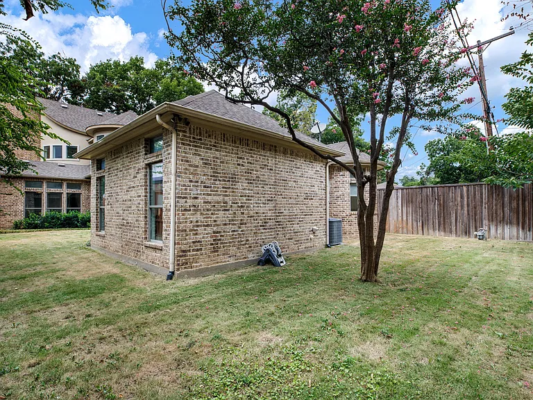 3606 S Versailles Ave — Photo 23