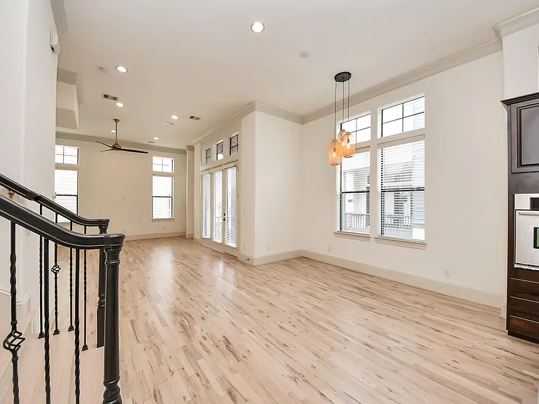 3229 Maxroy St — Photo 21