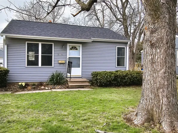 309 E 21st St S, Newton, IA 50208
