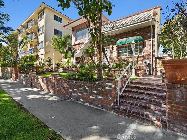 921 S Leland St — Photo 2