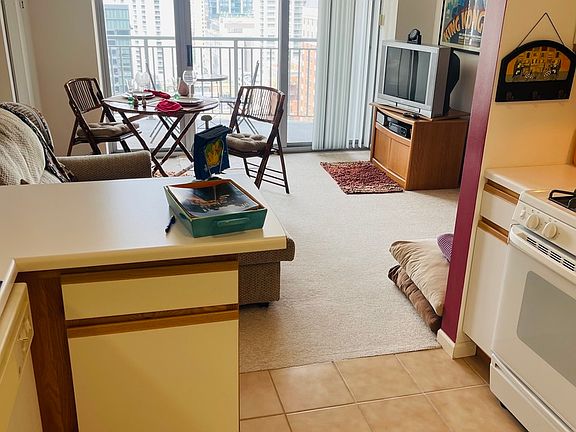 4th image of 600 N Dearborn St APT 1807