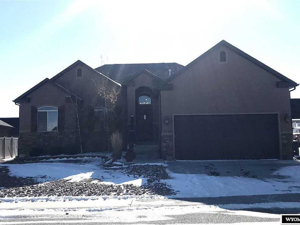 1st image of 3250 Scott Dr