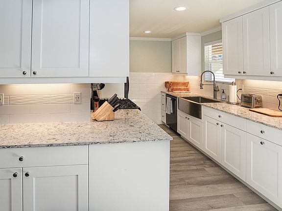4th image of 1205-1215 NW Portland Ave #9