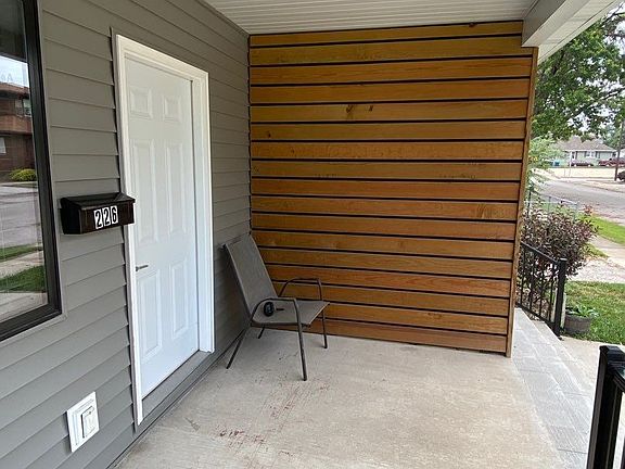 4th image of 226 E Lorena Ave