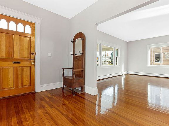 5th image of 54 Quincy Ave